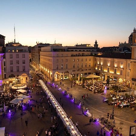 Stazione A 200M - Ampio Appartamento Con Parcheggio Notturno Gratis Parma Buitenkant foto